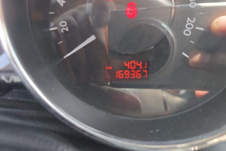 Used Peugeot 3008 2013 2.0L Automatic Trend Edition Odometer Close Up
