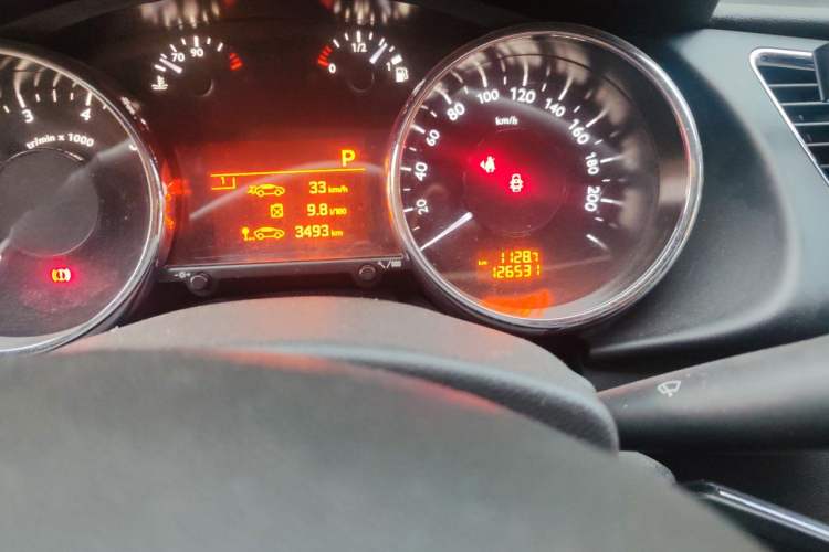 Used Peugeot 3008 2013 2.0L Automatic Trend Edition Odometer Close Up