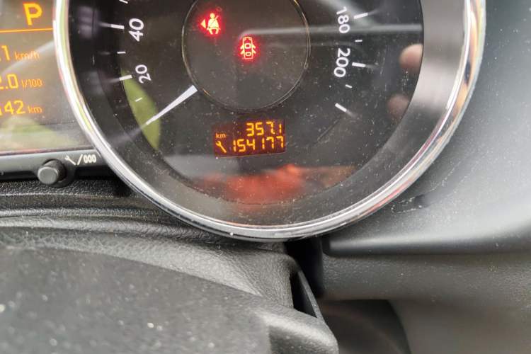 Used Peugeot 3008 2013 2.0L Automatic Trend Edition Odometer Close Up