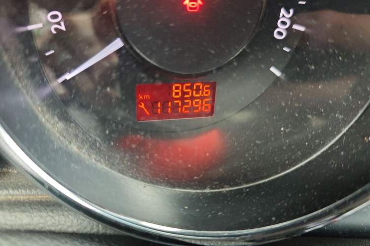 Used Peugeot 3008 2013 2.0L Automatic Trend Edition Odometer Close Up