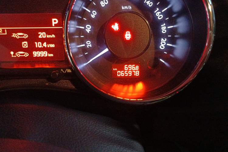 Used Peugeot 3008 2013 1.6THP Automatic Trend Edition Odometer Close Up