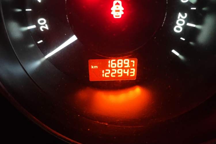 Used Peugeot 3008 2013 2.0L Automatic Trend Edition Odometer Close Up
