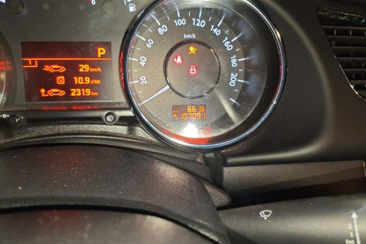 Used Peugeot 3008 2013 2.0L Automatic Classic Edition Odometer Close Up