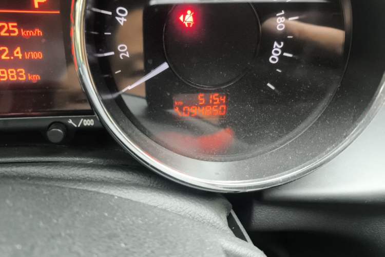 Used Peugeot 3008 2013 2.0L Automatic Trend Edition Odometer Close Up