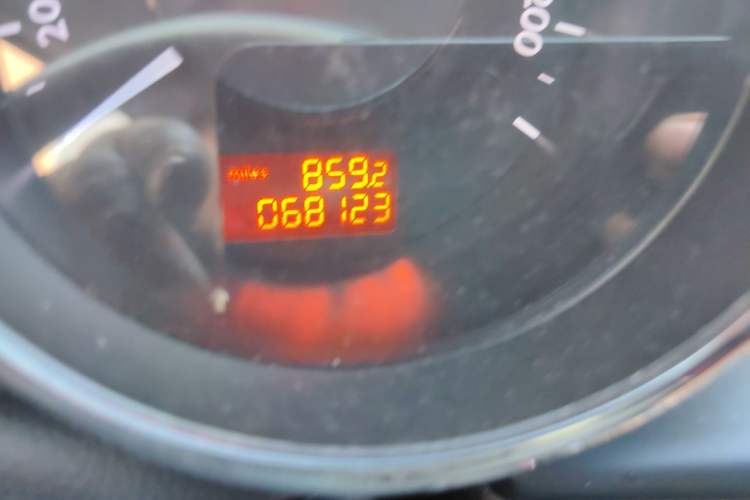 Used Peugeot 3008 2013 1.6THP Automatic Trend Edition Odometer Close Up