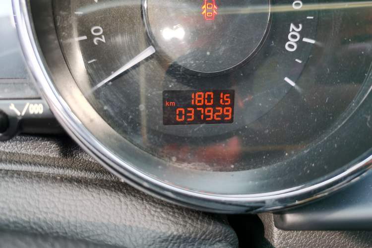 Used Peugeot 3008 2013 1.6THP Automatic Prestige Edition Odometer Close Up
