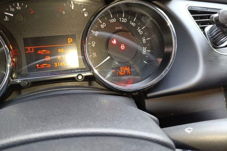 Used Peugeot 3008 2013 2.0L Automatic Trend Edition Odometer Close Up