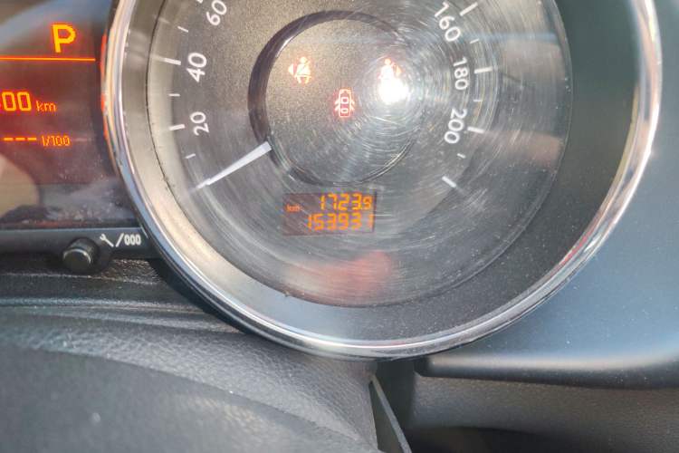 Used Peugeot 3008 2013 1.6THP Automatic Trend Edition Odometer Close Up