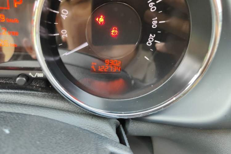 Used Peugeot 3008 2013 2.0L Automatic Trend Edition Odometer Close Up