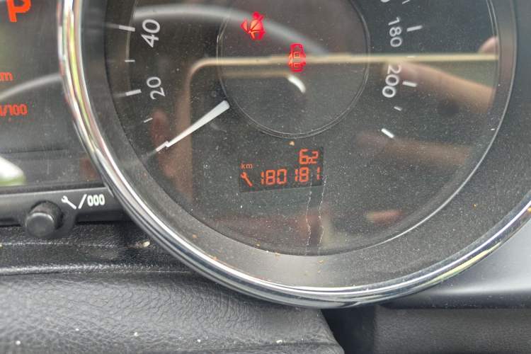 Used Peugeot 3008 2013 2.0L Automatic Trend Edition Odometer Close Up