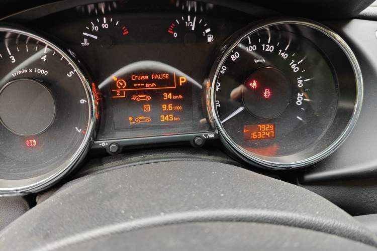 Used Peugeot 3008 2013 2.0L Automatic Trend Edition Odometer Close Up