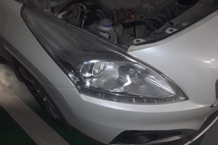 Used Peugeot 3008 2013 2.0L Automatic Trend Edition Right Front Headlight