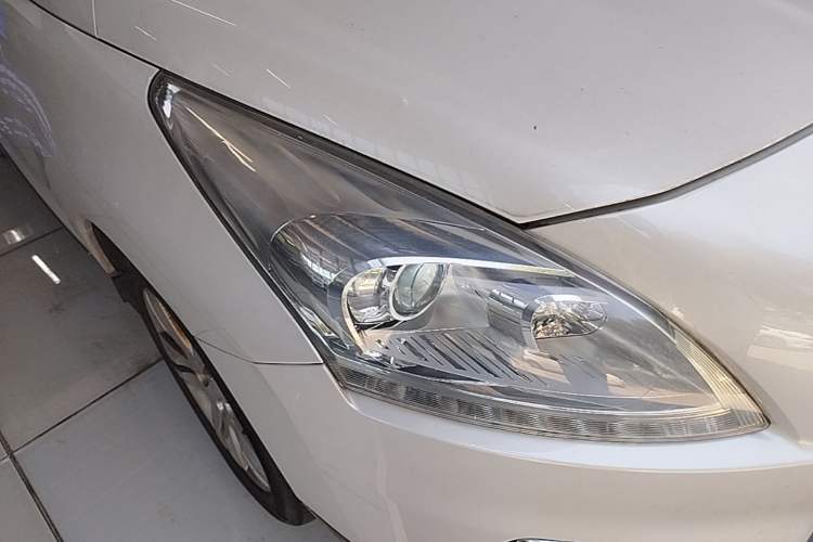 Used Peugeot 3008 2013 2.0L Automatic Trend Edition Right Front Headlight