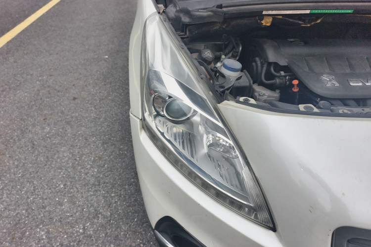 Used Peugeot 3008 2013 2.0L Automatic Trend Edition Right Front Headlight