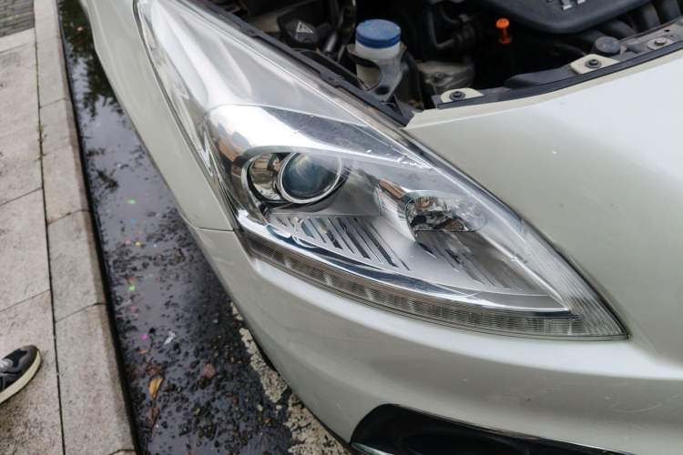 Used Peugeot 3008 2013 2.0L Automatic Trend Edition Right Front Headlight