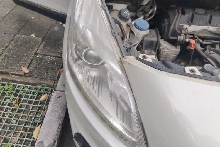 Used Peugeot 3008 2013 2.0L Automatic Trend Edition Right Front Headlight
