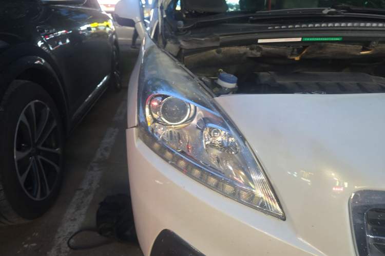 Used Peugeot 3008 2013 2.0L Automatic Trend Edition Right Front Headlight