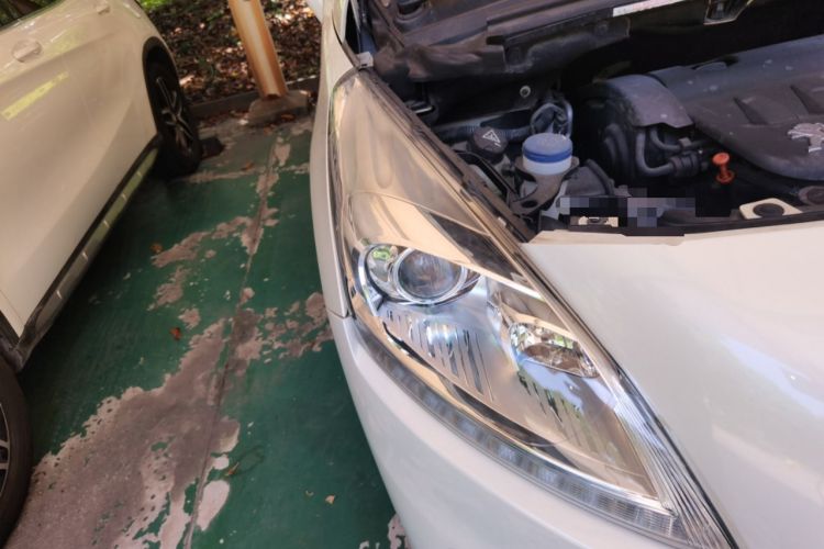 Used Peugeot 3008 2013 2.0L Automatic Trend Edition Right Front Headlight