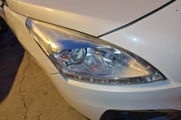 Used Peugeot 3008 2013 2.0L Automatic Trend Edition Right Front Headlight