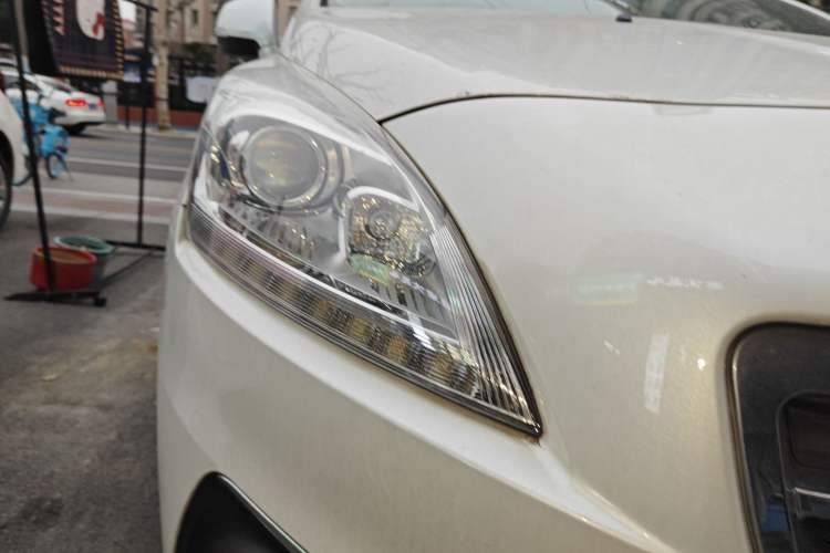 Used Peugeot 3008 2013 2.0L Automatic Trend Edition Right Front Headlight