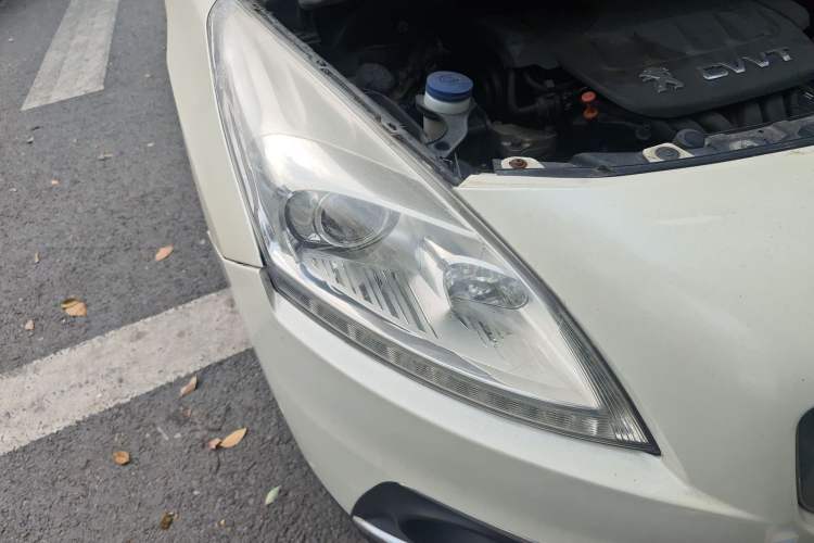 Used Peugeot 3008 2013 2.0L Automatic Trend Edition Right Front Headlight