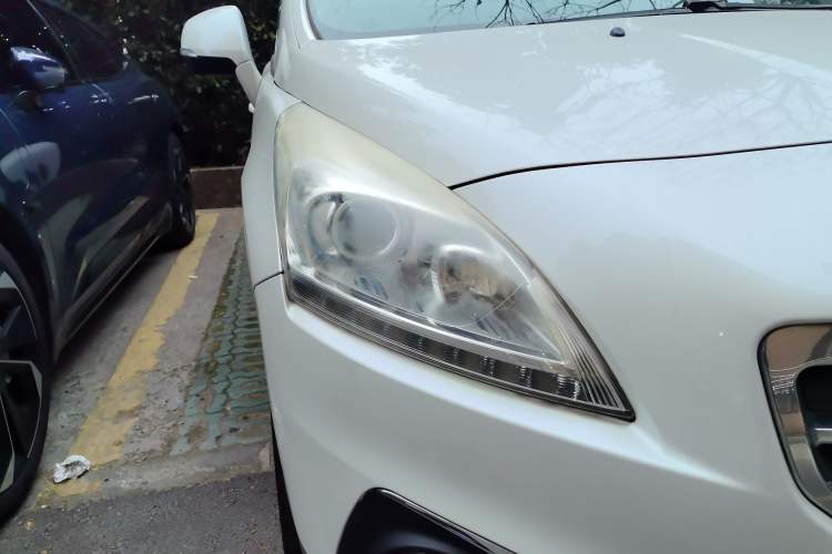 Used Peugeot 3008 2013 2.0L Automatic Classic Edition Right Front Headlight