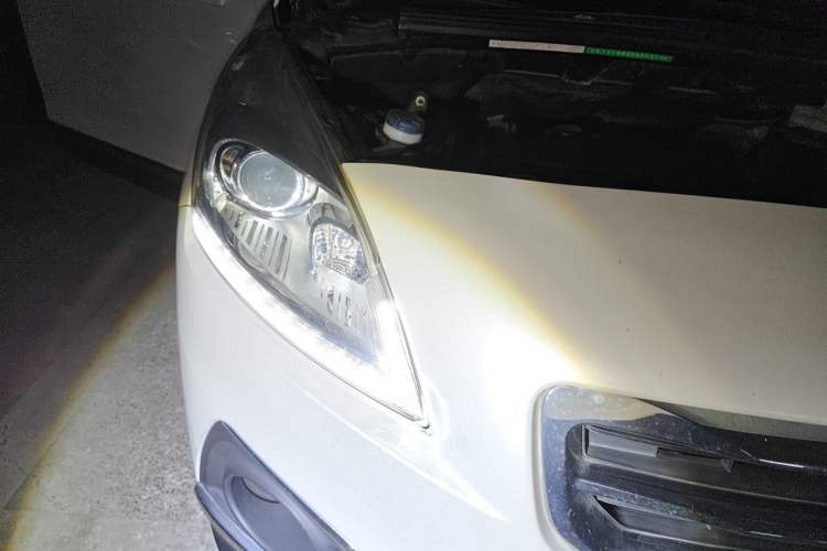 Used Peugeot 3008 2013 2.0L Automatic Trend Edition Right Front Headlight