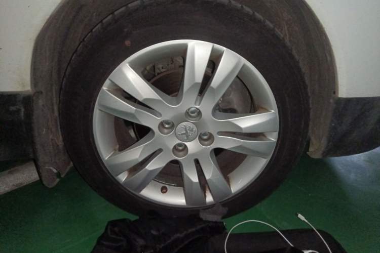 Used Peugeot 3008 2013 2.0L Automatic Trend Edition Right Front Wheel Hub