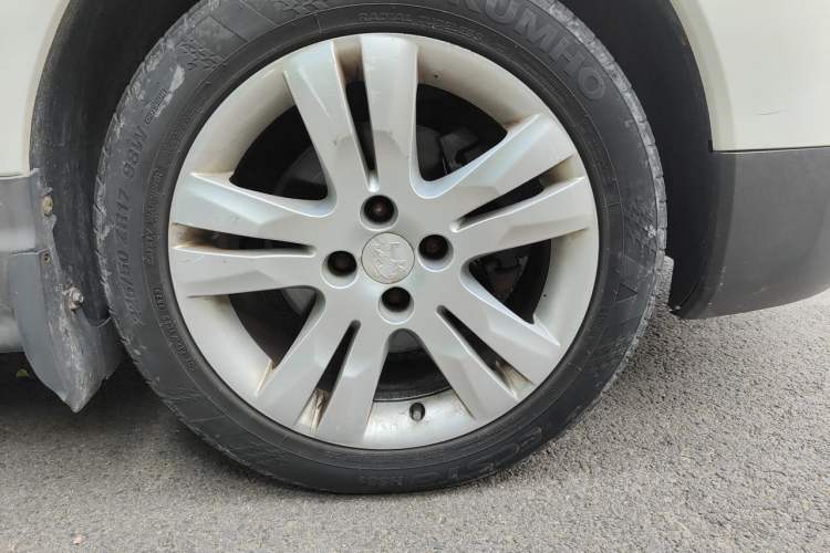 Used Peugeot 3008 2013 1.6THP Automatic Prestige Edition Right Front Wheel Hub