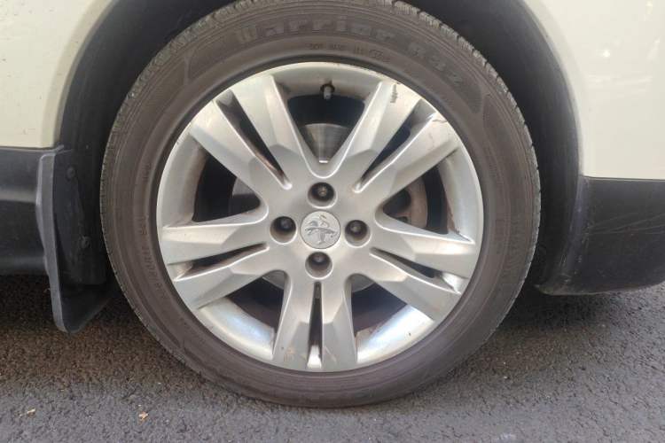 Used Peugeot 3008 2013 1.6THP Automatic Prestige Edition Right Front Wheel Hub