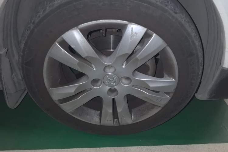 Used Peugeot 3008 2013 2.0L Automatic Trend Edition Right Front Wheel Hub