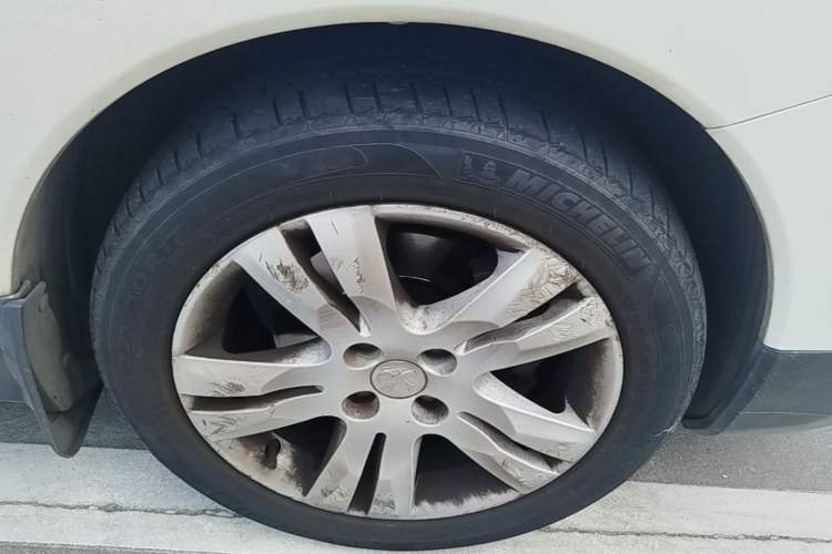 Used Peugeot 3008 2013 1.6THP Automatic Prestige Edition Right Front Wheel Hub