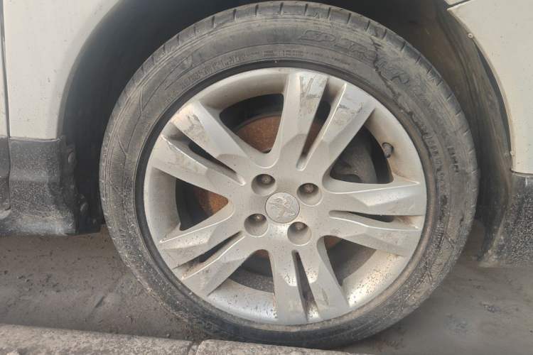 Used Peugeot 3008 2013 1.6THP Automatic Prestige Edition Right Front Wheel Hub