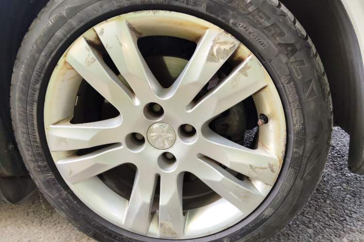 Used Peugeot 3008 2013 1.6THP Automatic Prestige Edition Right Front Wheel Hub