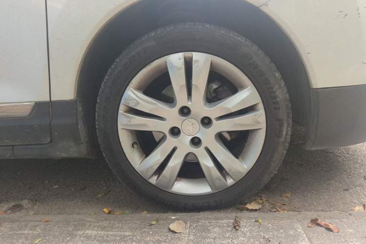 Used Peugeot 3008 2013 2.0L Automatic Classic Edition Right Front Wheel Hub