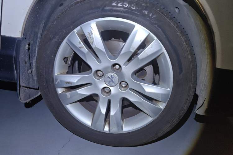 Used Peugeot 3008 2013 1.6THP Automatic Trend Edition Right Front Wheel Hub