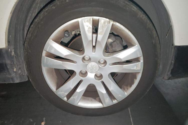 Used Peugeot 3008 2013 2.0L Automatic Trend Edition Right Front Wheel Hub