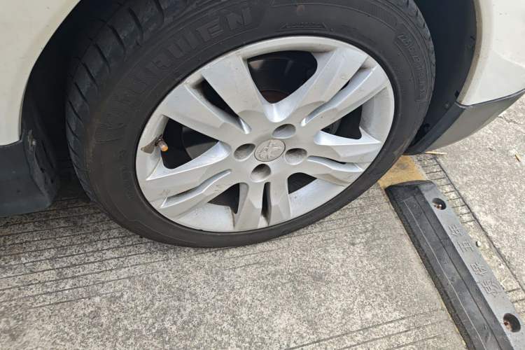 Used Peugeot 3008 2013 2.0L Automatic Trend Edition Right Front Wheel Hub