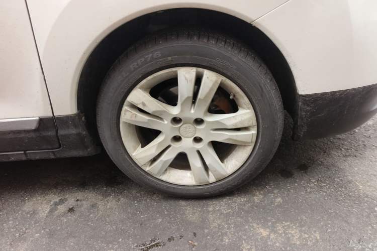 Used Peugeot 3008 2013 1.6THP Automatic Trend Edition Right Front Wheel Hub