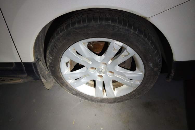 Used Peugeot 3008 2013 2.0L Automatic Trend Edition Right Front Wheel Hub