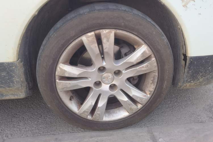 Used Peugeot 3008 2013 1.6THP Automatic Prestige Edition Right Front Wheel Hub