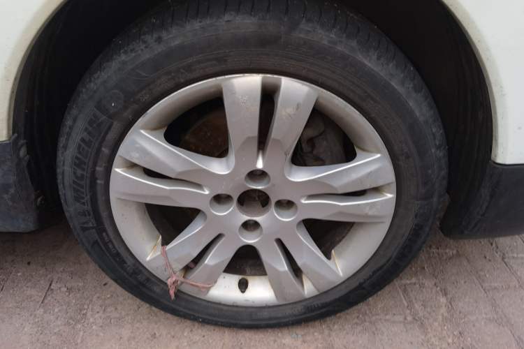 Used Peugeot 3008 2013 2.0L Automatic Trend Edition Right Front Wheel Hub