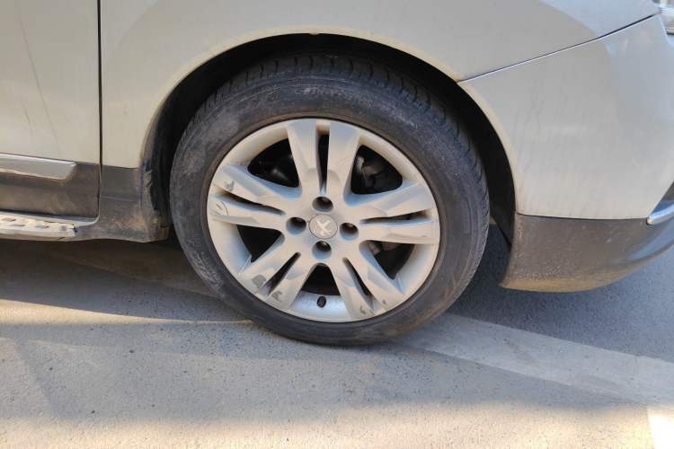 Used Peugeot 3008 2013 1.6THP Automatic Trend Edition Right Front Wheel Hub