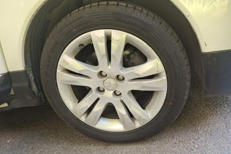 Used Peugeot 3008 2013 1.6THP Automatic Prestige Edition Right Front Wheel Hub