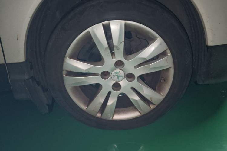 Used Peugeot 3008 2013 1.6THP Roland Garros Edition Right Front Wheel Hub