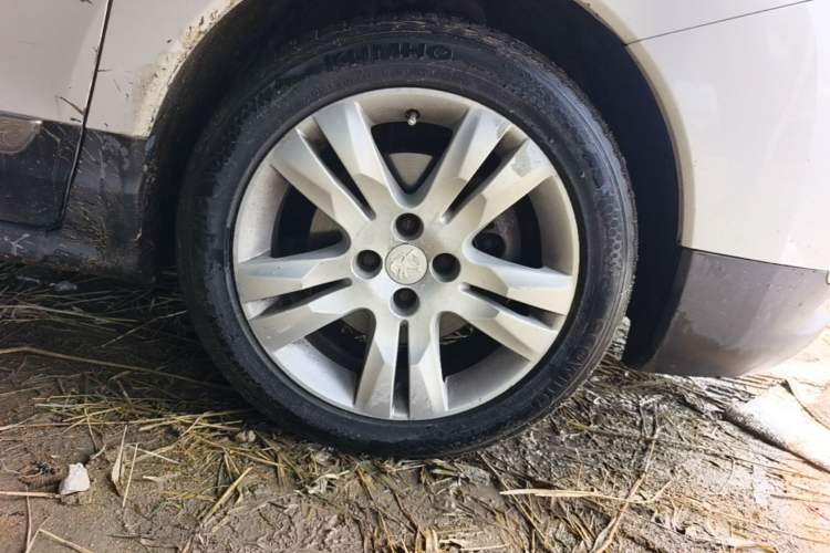 Used Peugeot 3008 2013 2.0L Automatic Trend Edition Right Front Wheel Hub