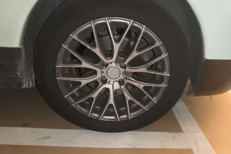 Used Peugeot 3008 2013 2.0L Automatic Trend Edition Right Front Wheel Hub