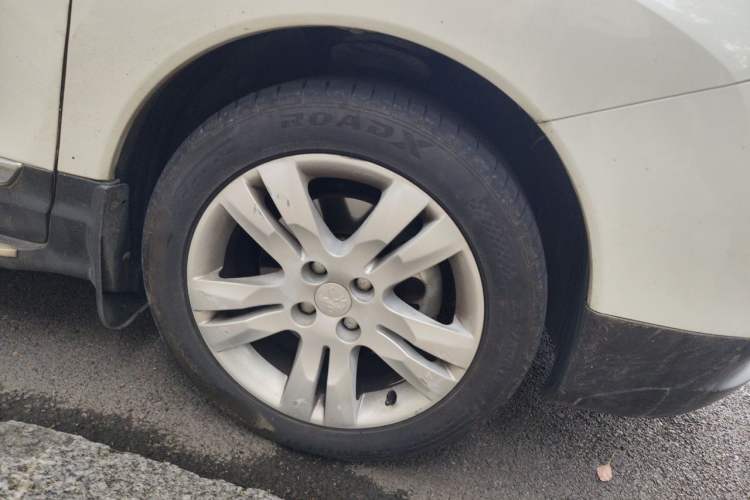 Used Peugeot 3008 2013 1.6THP Automatic Prestige Edition Right Front Wheel Hub