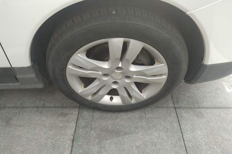 Used Peugeot 3008 2013 1.6THP Automatic Prestige Edition Right Front Wheel Hub