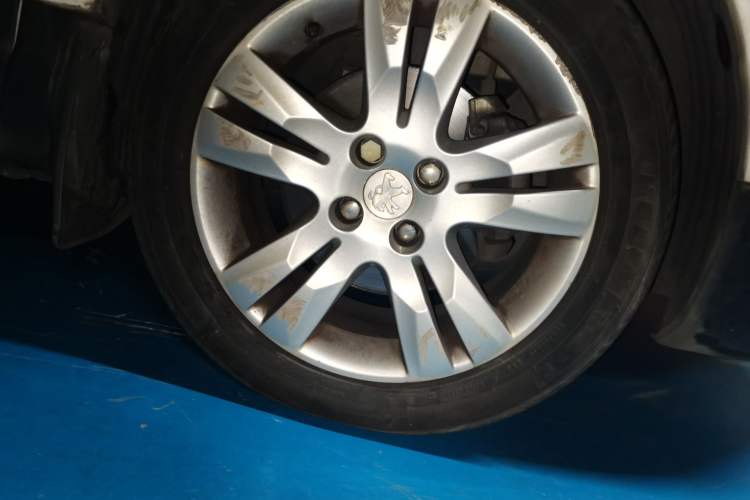 Used Peugeot 3008 2013 2.0L Automatic Trend Edition Right Front Wheel Hub